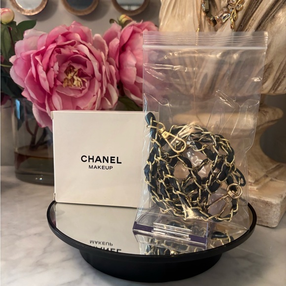 NIB Black mini casa Crossbody Bag with Gold Chain - Picture 9 of 9